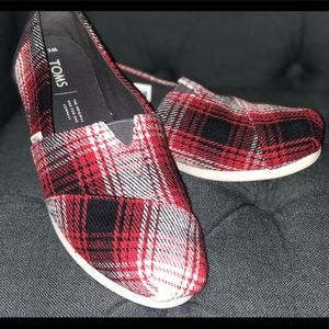 Like new plaid TOMS!